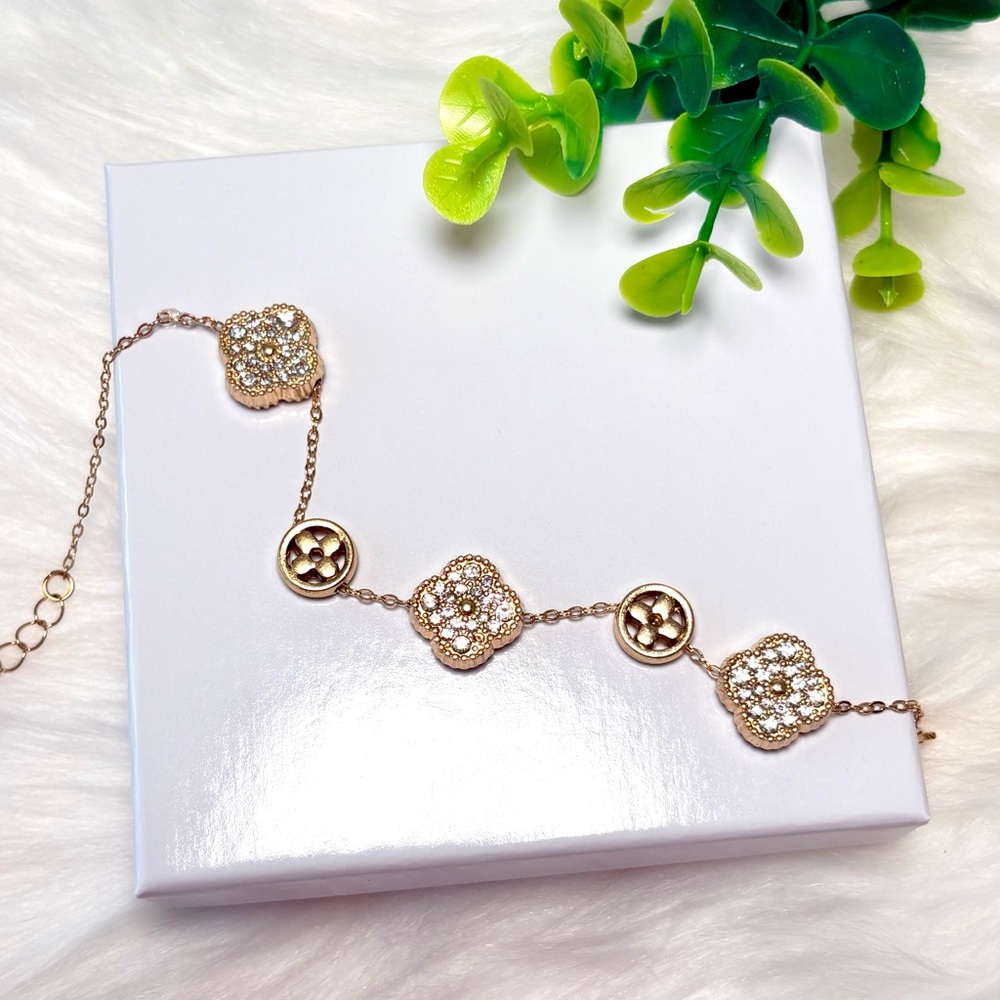 Gold Plated Clover Bracelet With Cluster Stones - Picture 6 of 9